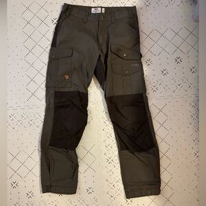 Fjallraven Men's Vidda Pro Pants in Green/ Gray size 30-31”